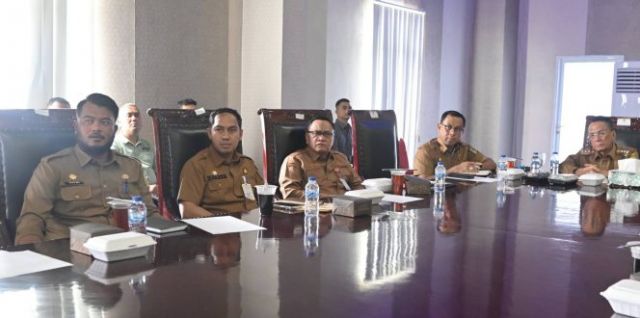 Bupati Rohil H. Bistamam Mengikuti Rapat Evaluasi Percepatan Pembangunan KDMP Yang Di pimpin Langsung Presiden RI